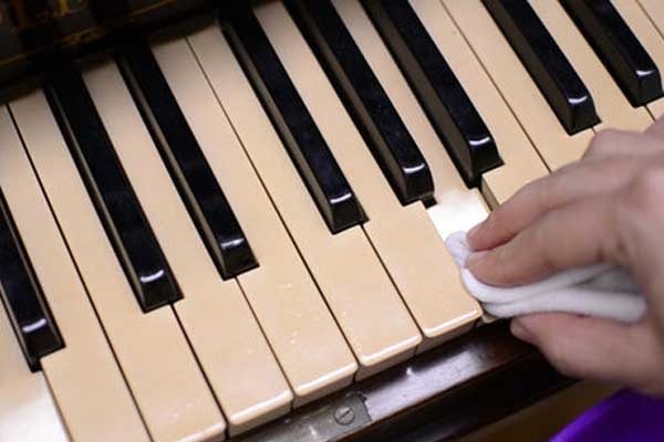آموزش تمیز کردن کلاویه های پیانو